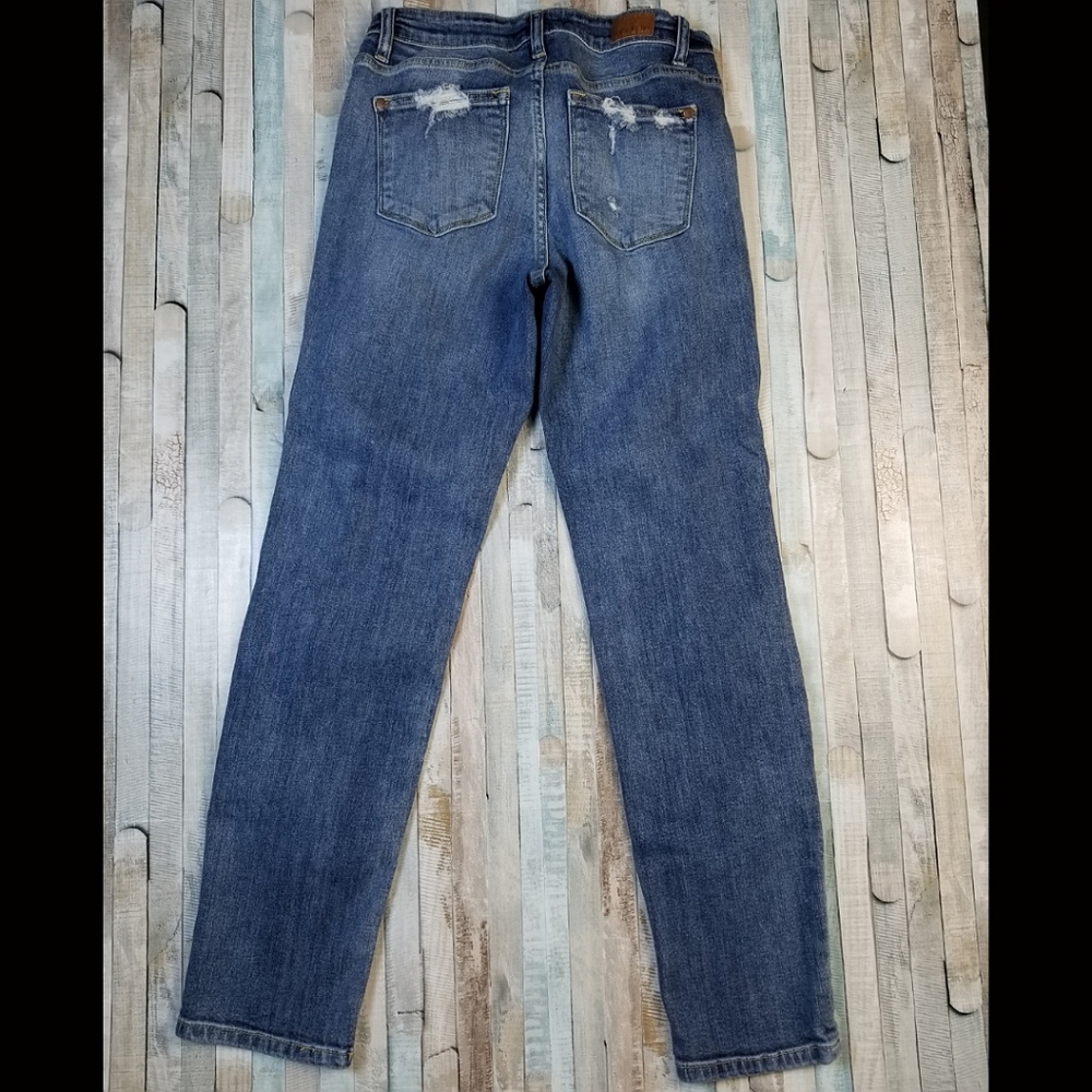 Judy Blue Boyfriend Fit Jeans - Picture 5 of 10